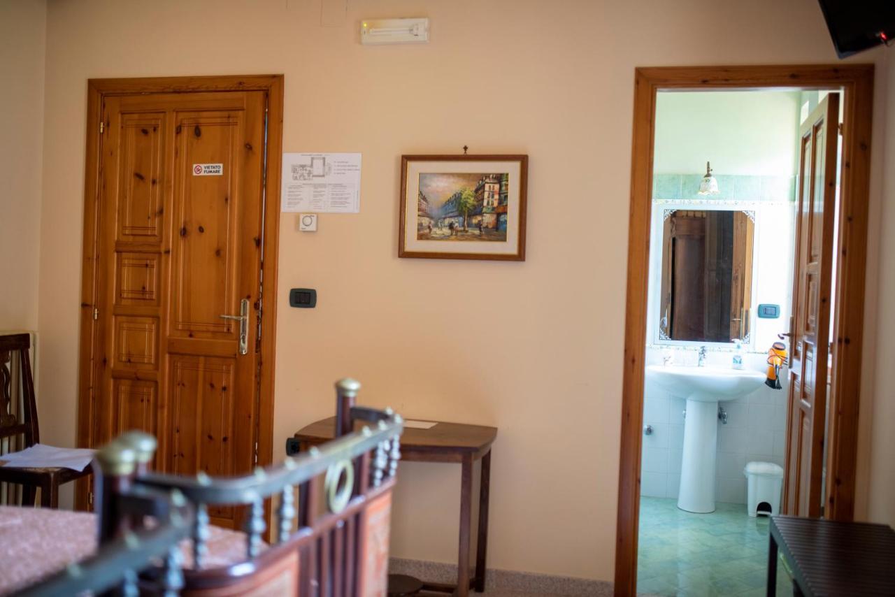 La Ginestra Hotel Castel San Lorenzo Exterior photo